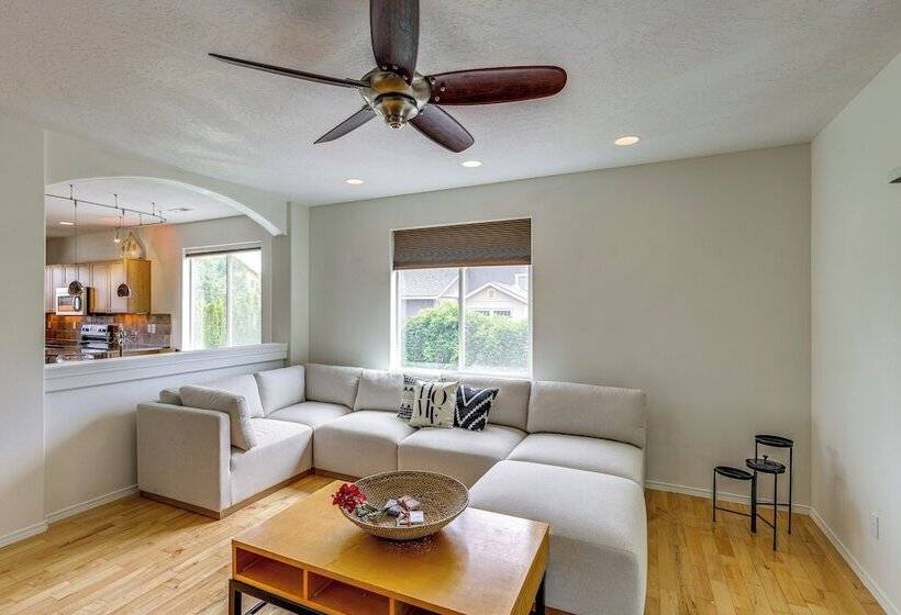 West Richland Home W/ Large Yard: Near Wineries!