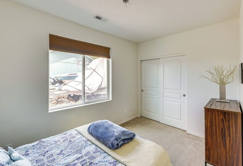 West Richland Home W/ Large Yard: Near Wineries!