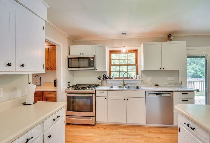 West Union Home W/ Saltwater Pool On 2 Acres!