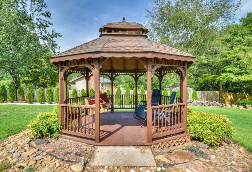 West Union Home W/ Saltwater Pool On 2 Acres!