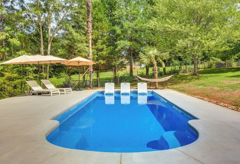 West Union Home W/ Saltwater Pool On 2 Acres!