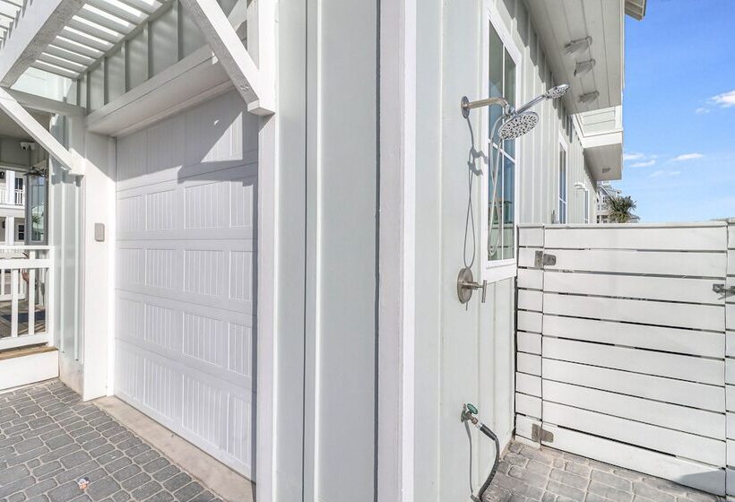 Whale Of A Time 154 Sou