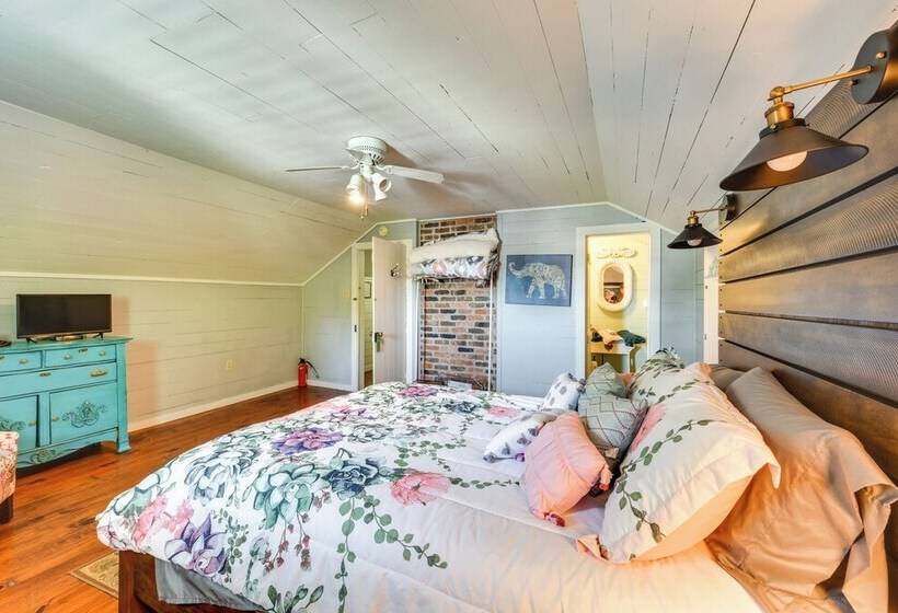 Whimsical New Roads Home < 1 Mi To Main Street!