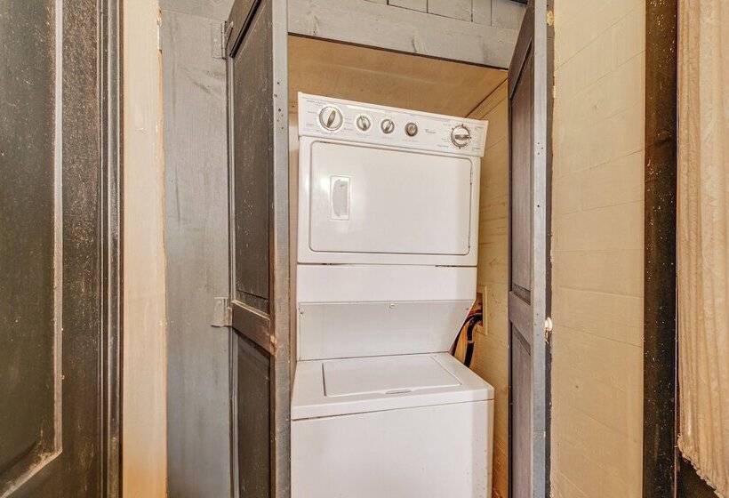 Whimsical New Roads Home < 1 Mi To Main Street!