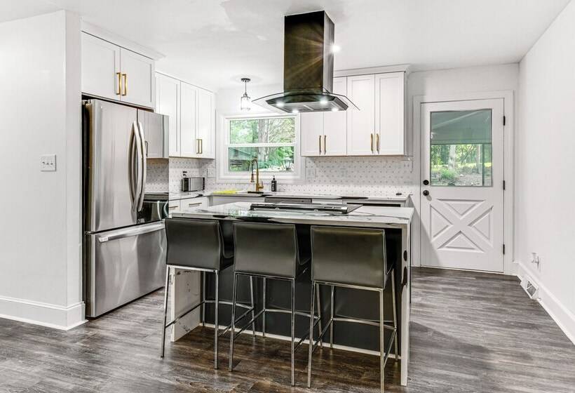 Woodsy Concord Retreat ~ 11 Mi To Nascar!