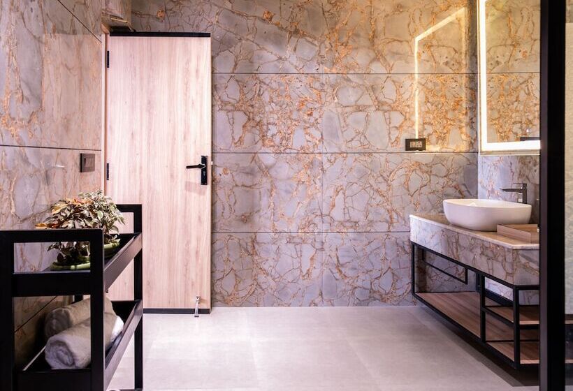 Alpine Hotel And Villas