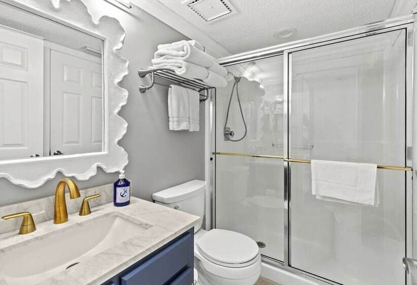 Beachfront Breeze By Avantstay Beachfront Condo