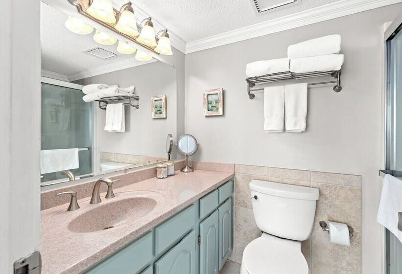 Beachfront Breeze By Avantstay Beachfront Condo