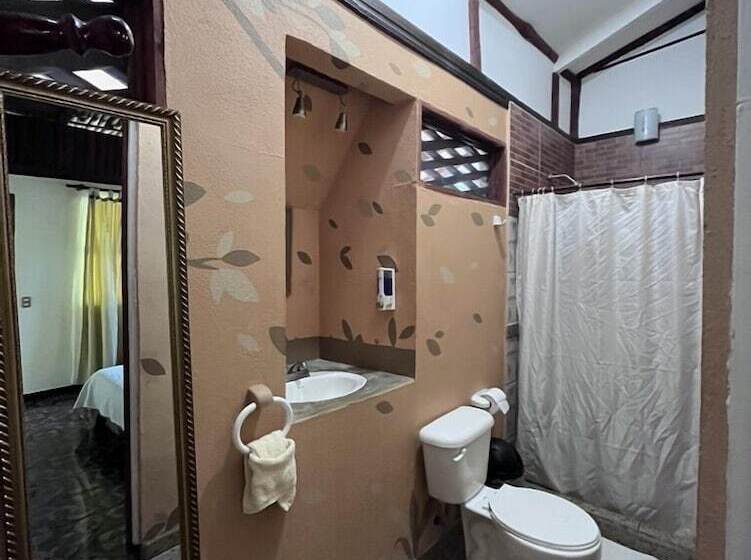 تختخواب و صبحانه Chilamate Rainforest Eco Retreat