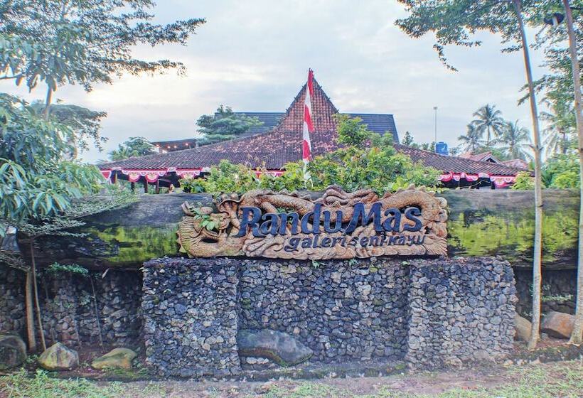 Capital O 92681 Randu Mas Hotel & Resort Taman Purbakala