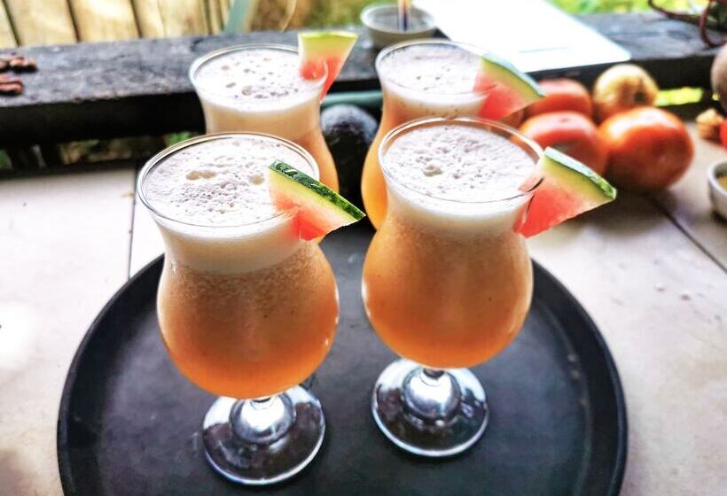 Capitán Morgan Lodge Cr Hotel-restaurant