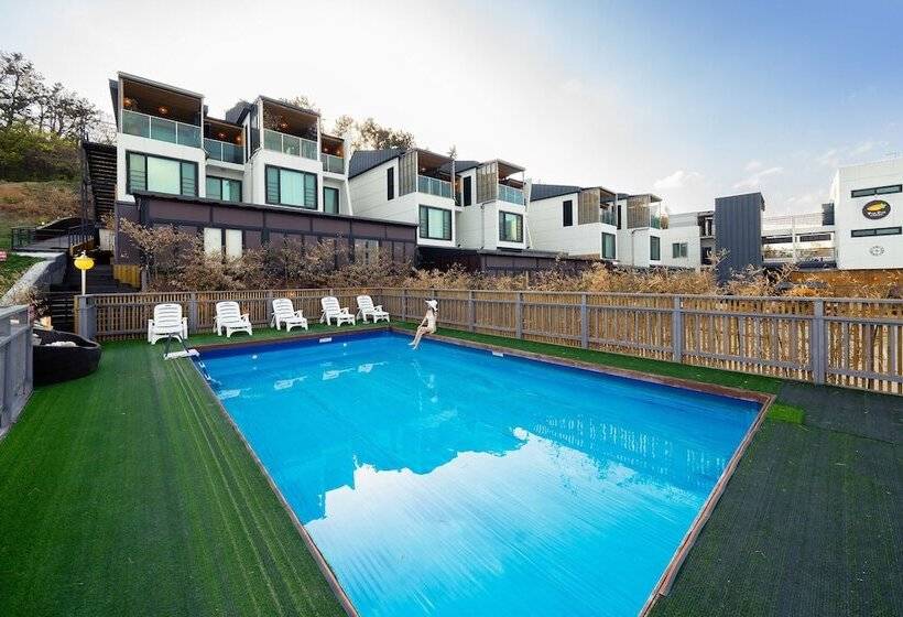 Carrot Ryokan Poolvilla