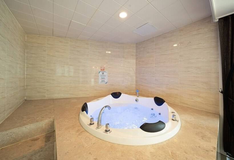 Carrot Ryokan Poolvilla