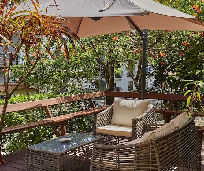 Contadora Island Inn B&b