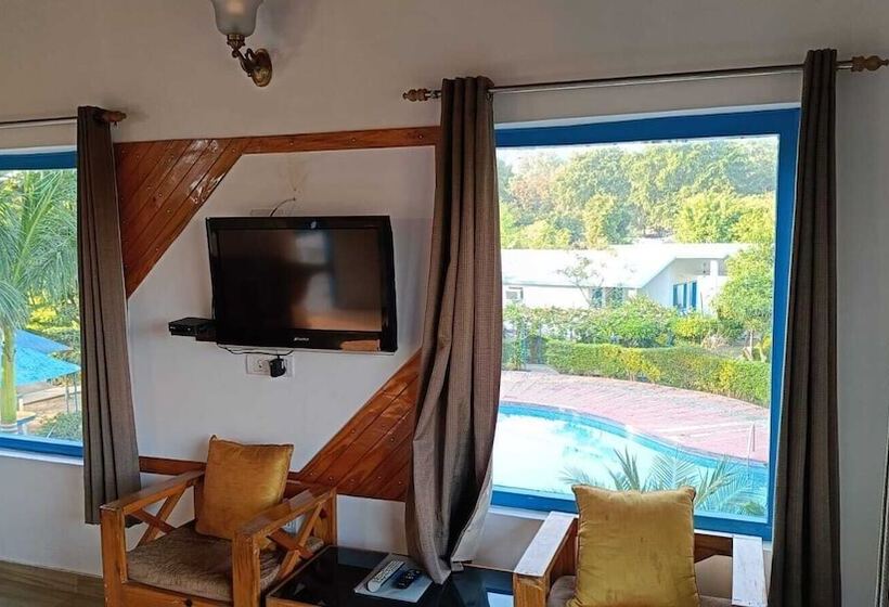 Bento Corbett Woods Resort