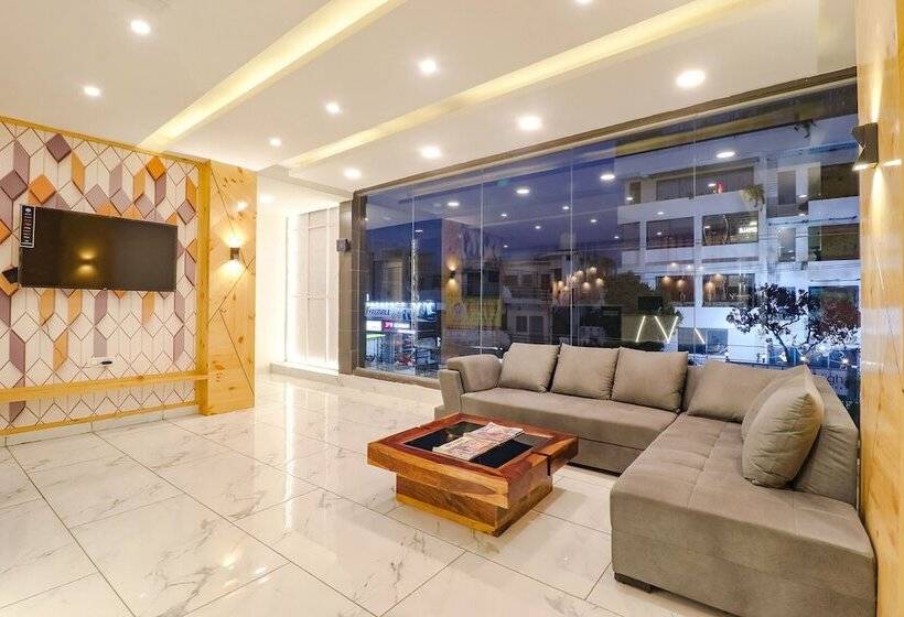 Fabhotel Prime Av Royale