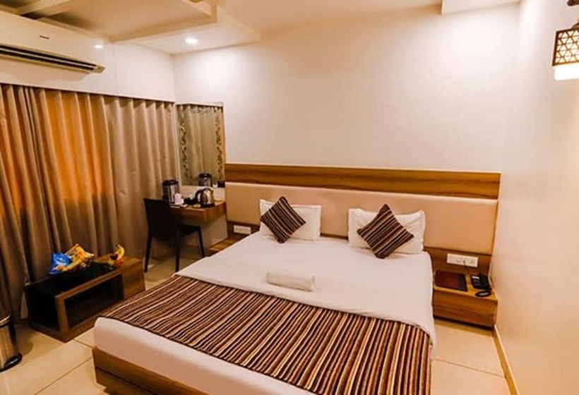 Fabhotel Prime Midtown