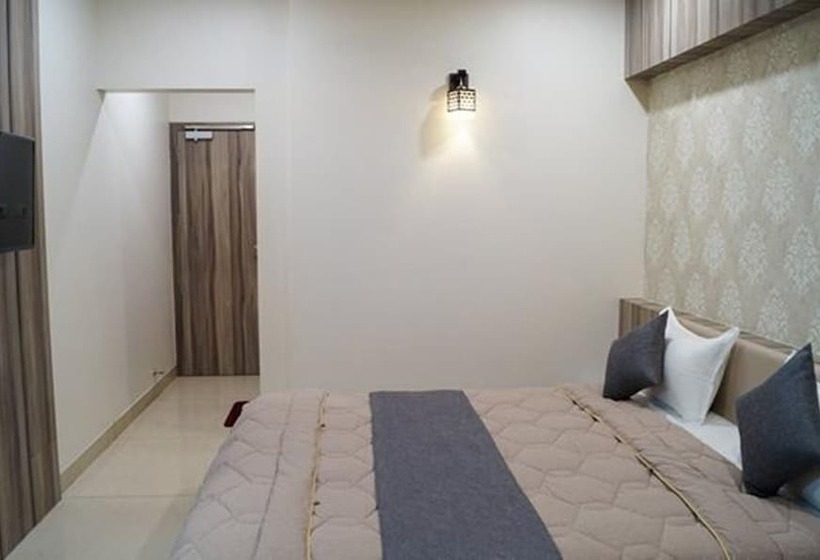 Fabhotel Prime Midtown