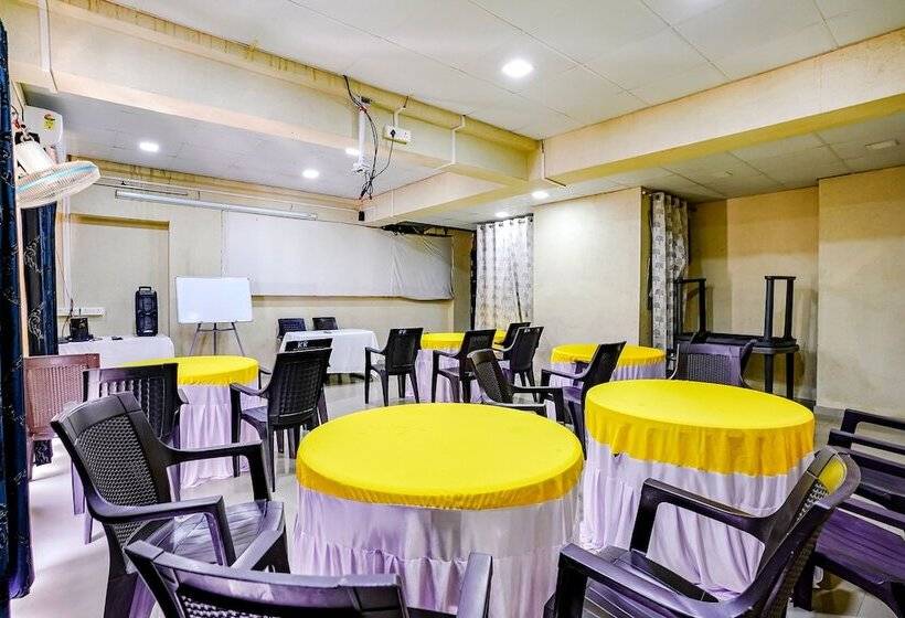 Fabhotel Ramjis Residency