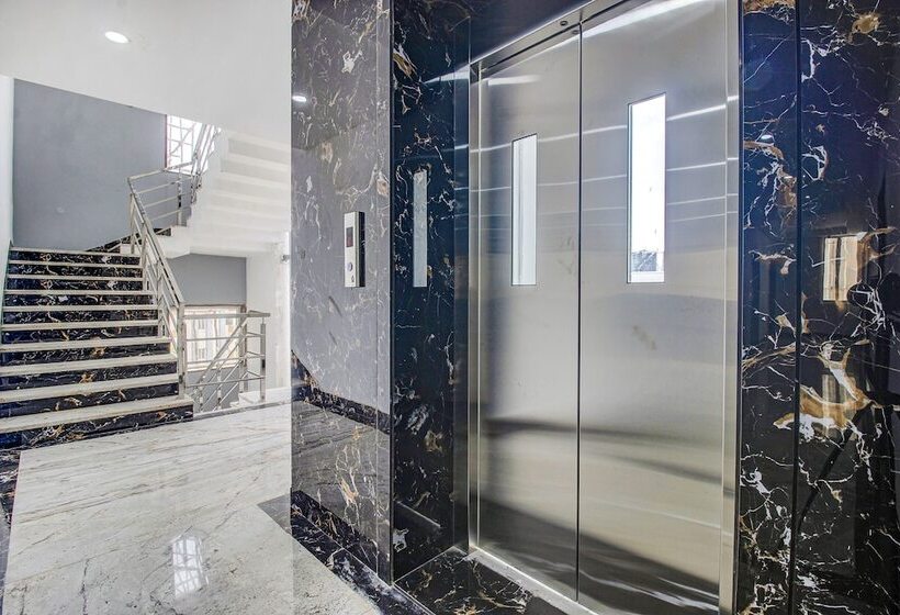 Fabhotel W Grand Suites