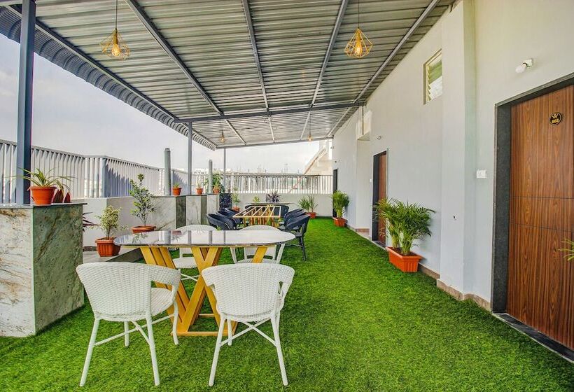 Fabhotel W Grand Suites