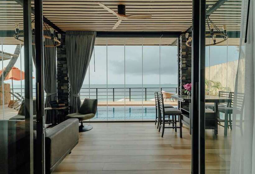 Хостел Sea&sky Luxury Absolute Beachfront Villa