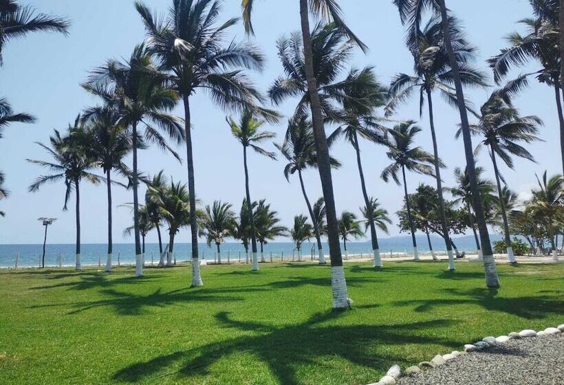 فندق Beach Paradise