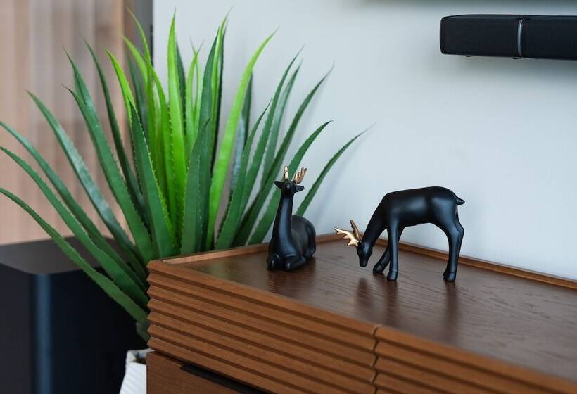 בית מלון כפרי Bluepoint Seaview Patong 818