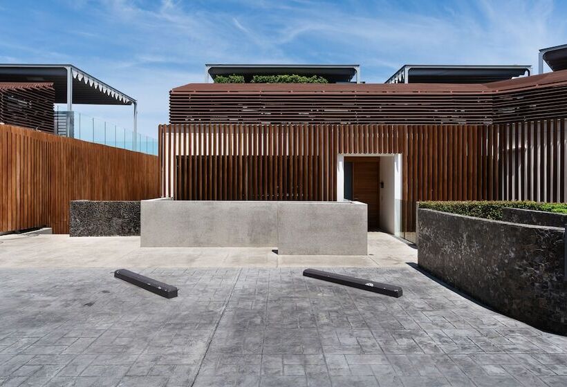 בית מלון כפרי Bluepoint Seaview Patong 818