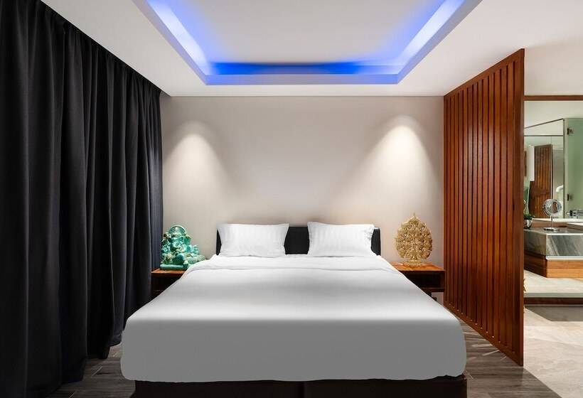 בית מלון כפרי Bluepoint Seaview Patong 818