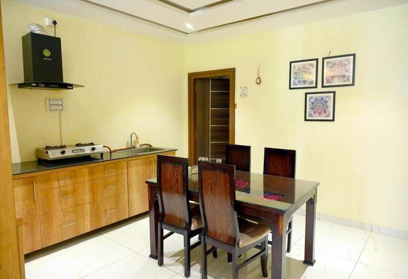 בית מלון כפרי The Butterfly Luxury Serviced Apartments Benz Circle Vijayawada