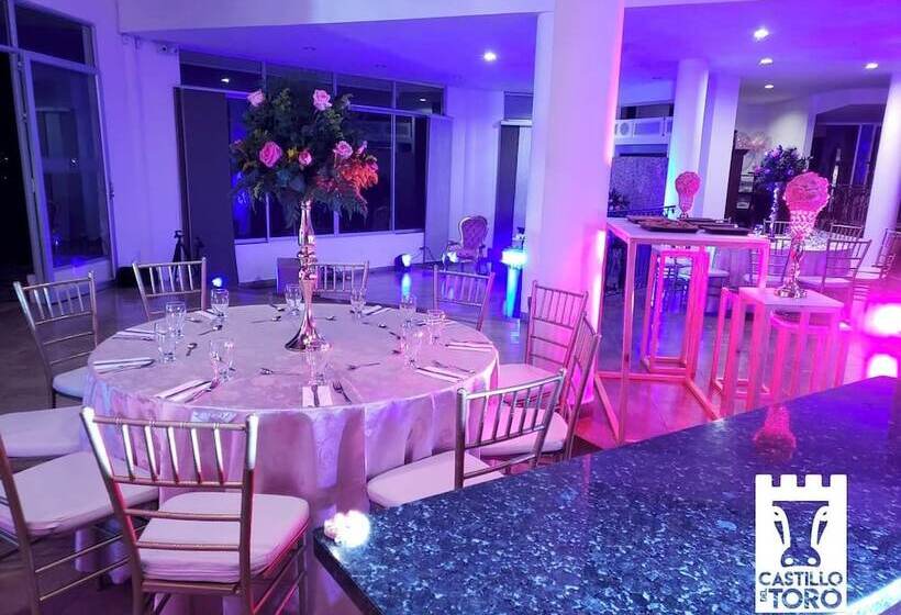 فندق Castillo Del Toro