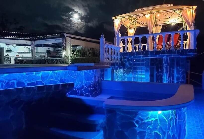 فندق Castillo Del Toro