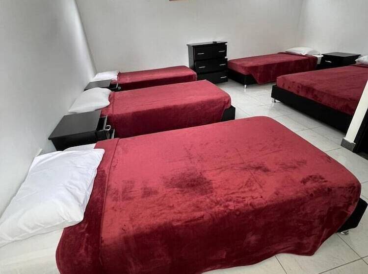 هتل Castillo Del Toro