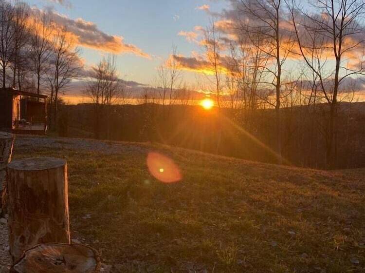 فندق Casutele Din Poienita Chalet