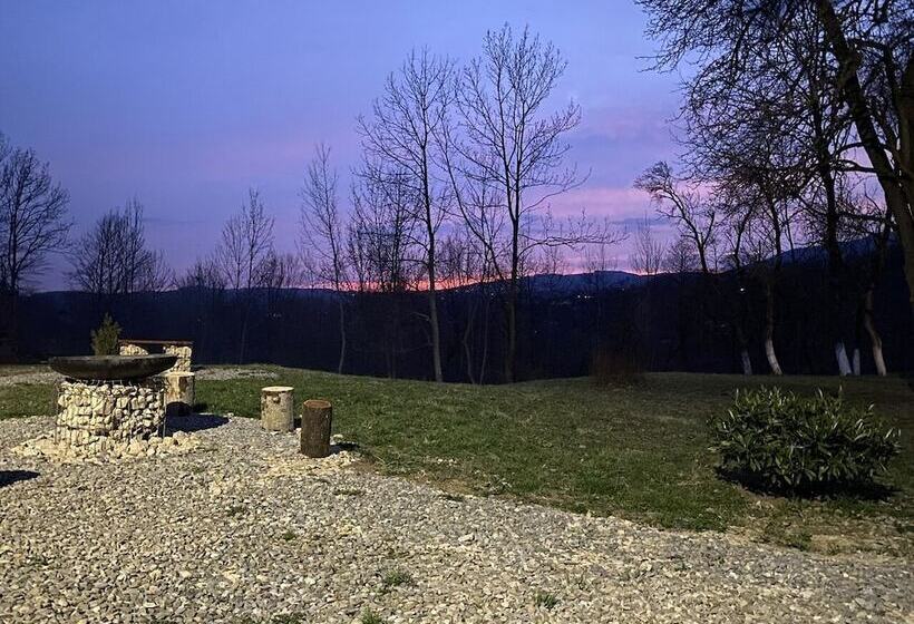 فندق Casutele Din Poienita Chalet