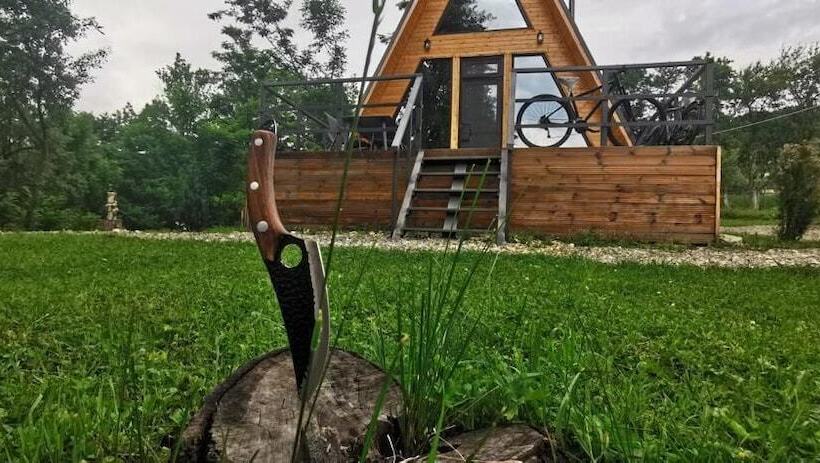 فندق Casutele Din Poienita Chalet