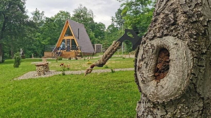 فندق Casutele Din Poienita Chalet