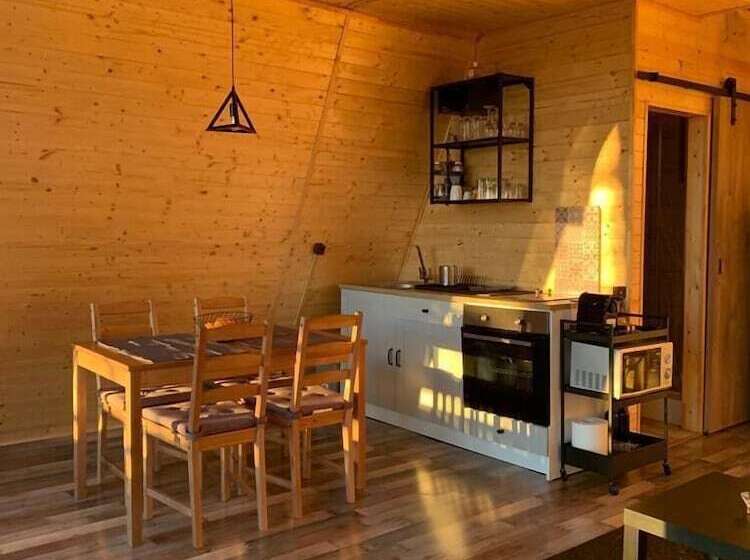 فندق Casutele Din Poienita Chalet