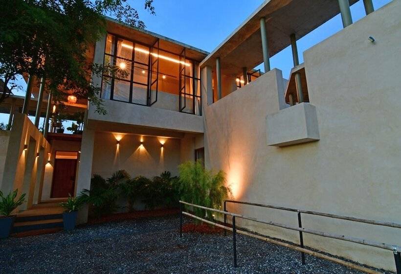 בית מלון כפרי Coconut Lane Bangkok