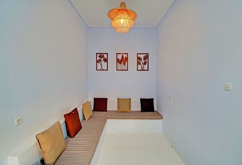 호텔 Collection O 93004 Double D Guest House