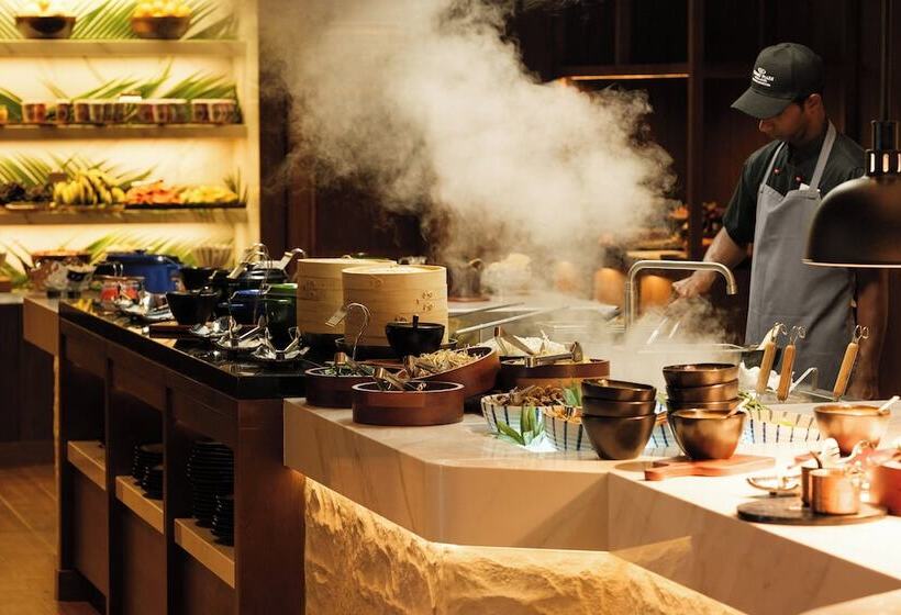 فندق Crowne Plaza Fiji Nadi Bay Resort & Spa, An Ihg