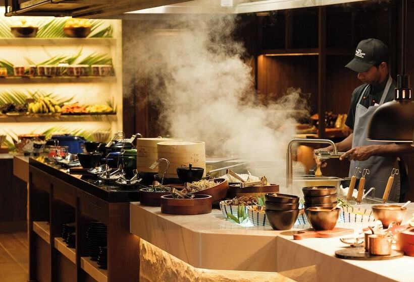 فندق Crowne Plaza Fiji Nadi Bay Resort & Spa, An Ihg