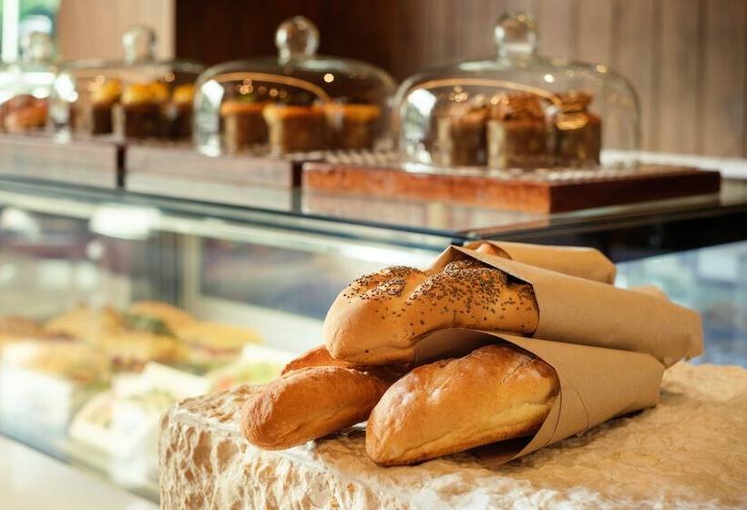 فندق Crowne Plaza Fiji Nadi Bay Resort & Spa, An Ihg