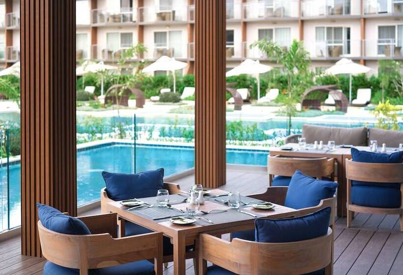 فندق Crowne Plaza Fiji Nadi Bay Resort & Spa, An Ihg