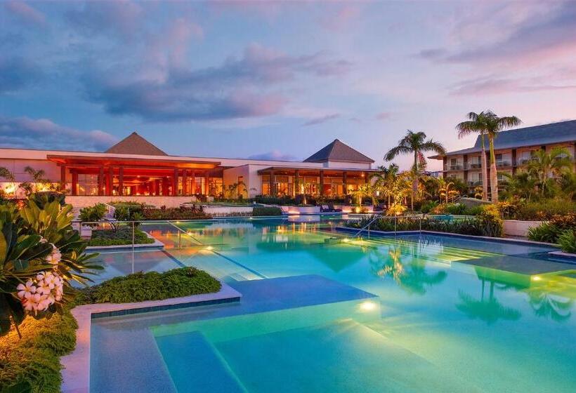 فندق Crowne Plaza Fiji Nadi Bay Resort & Spa, An Ihg