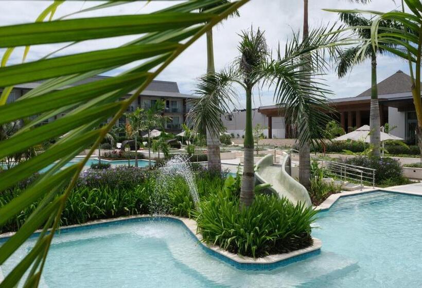 فندق Crowne Plaza Fiji Nadi Bay Resort & Spa, An Ihg