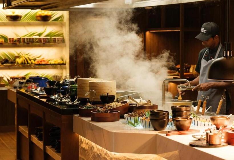 فندق Crowne Plaza Fiji Nadi Bay Resort & Spa, An Ihg