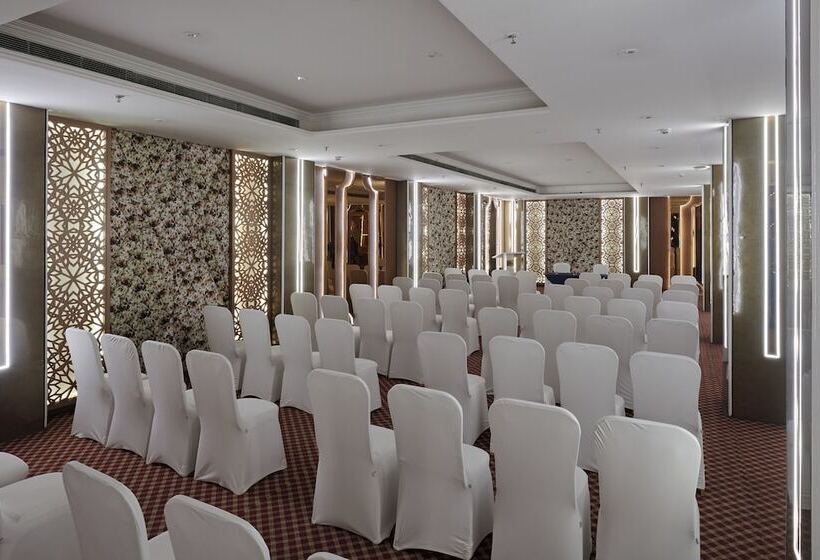 בית מלון כפרי Deventure Sarovar Portico Patel Nagar