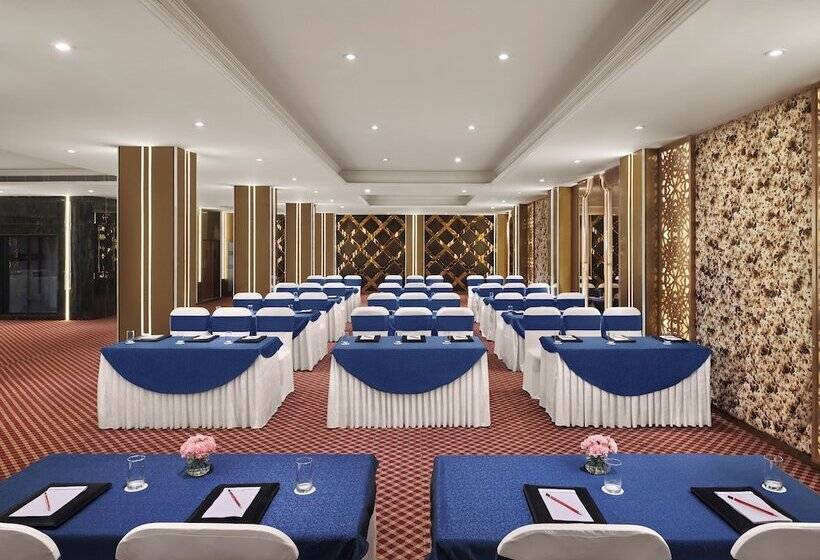 בית מלון כפרי Deventure Sarovar Portico Patel Nagar